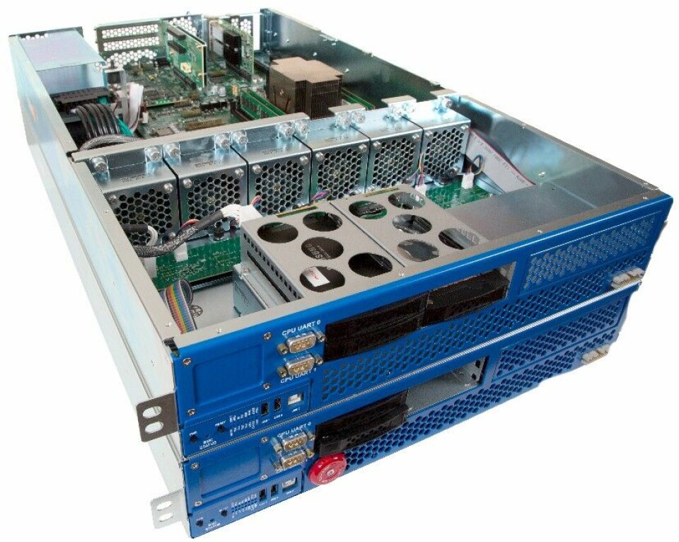 Arm Linux Server Qualcomm Shows Off Prototype ARM Server Chip